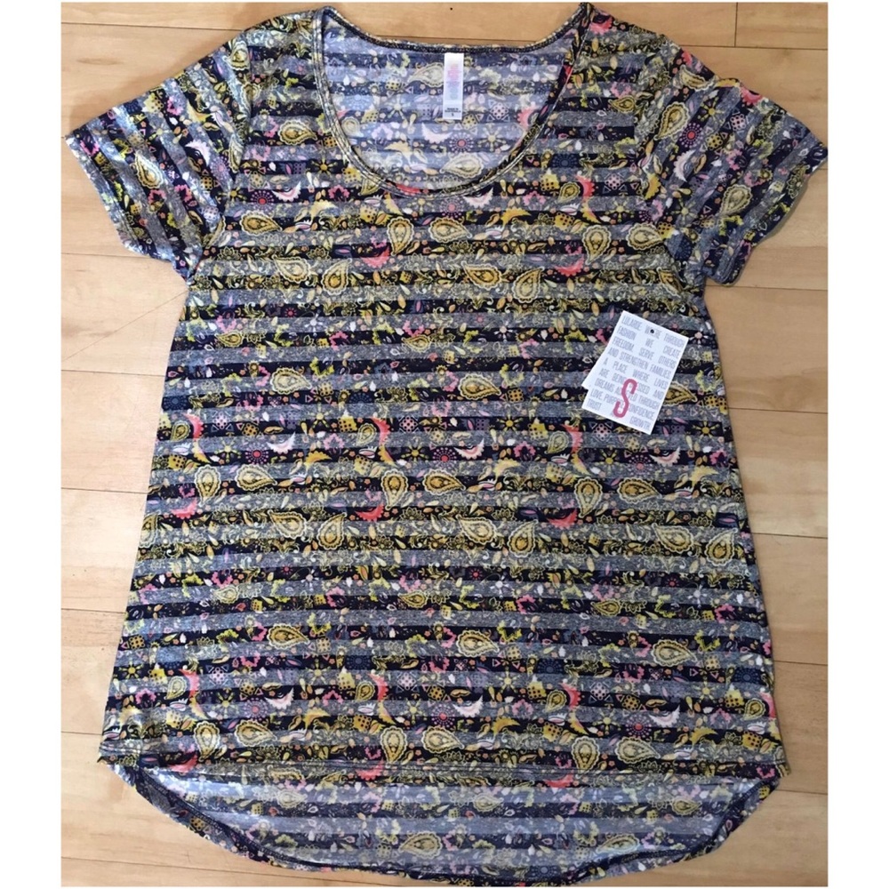 LuLaRoe Classic T (S)
